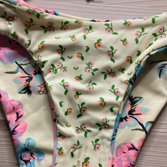 Maaji • Skimpy Reversible Ruffle Floral Bikini Bottom - Picture 4 of 6